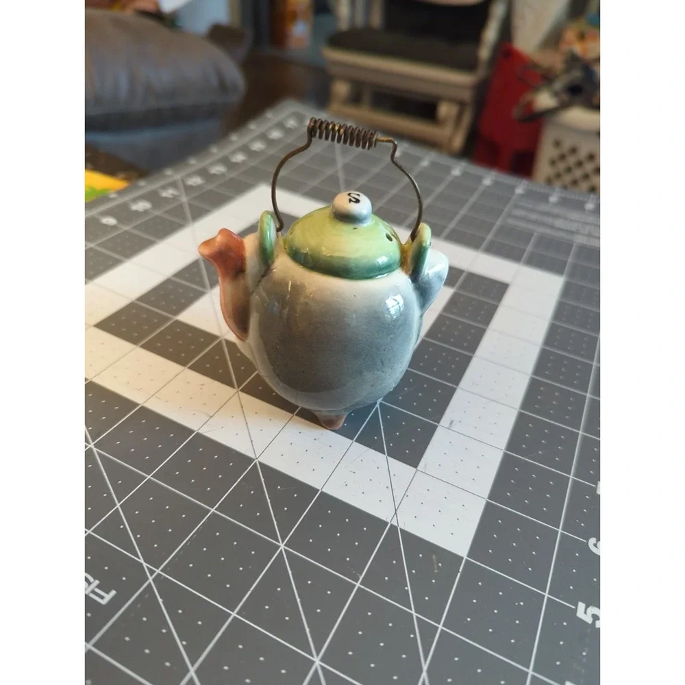 Vintage Anthropomorphic Kitschy Kitty Cat Teapot Salt Shaker Wire Bail